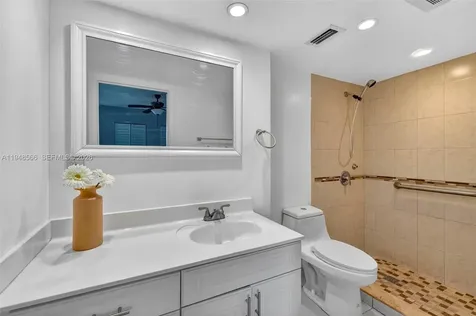 908 Twin Lakes Drive Coral Springs FL 33071