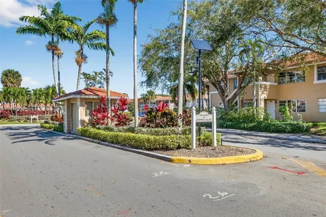 908 Twin Lakes Drive Coral Springs FL 33071