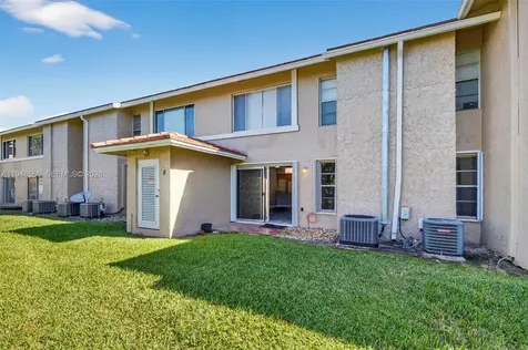 908 Twin Lakes Drive Coral Springs FL 33071