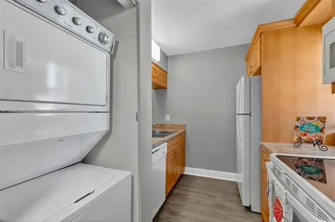 908 Twin Lakes Drive Coral Springs FL 33071