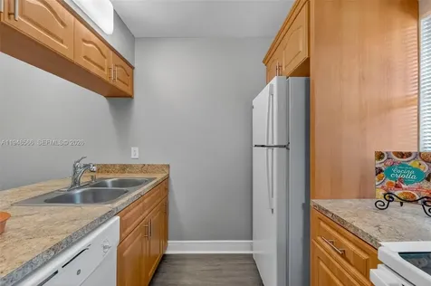 908 Twin Lakes Drive Coral Springs FL 33071