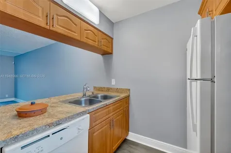 908 Twin Lakes Drive Coral Springs FL 33071