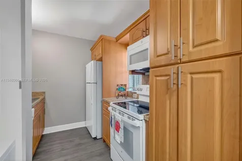 908 Twin Lakes Drive Coral Springs FL 33071