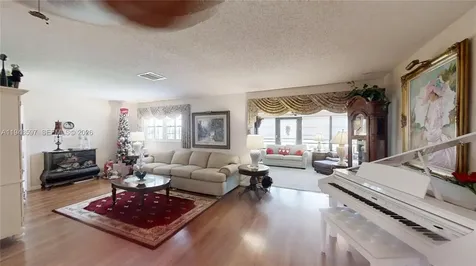 1527 Edgewater Circle Fort Myers FL 33919