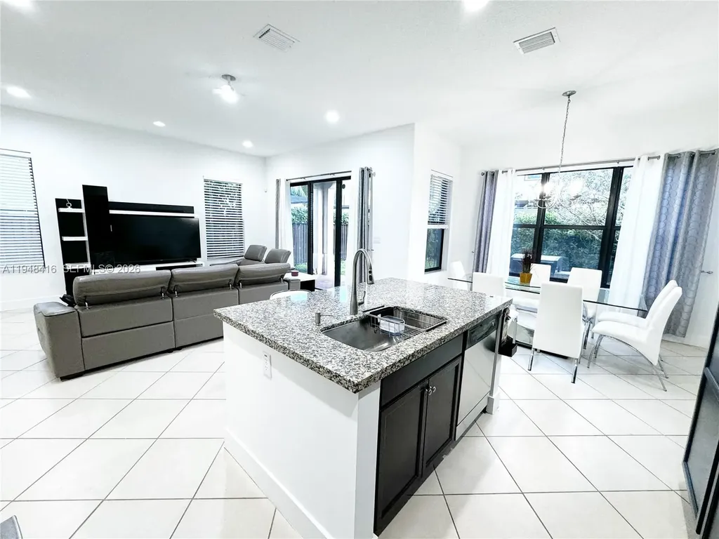 3209 W 98th Place Hialeah FL 33018