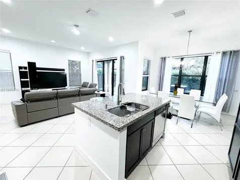 3209 W 98th Place Hialeah FL 33018