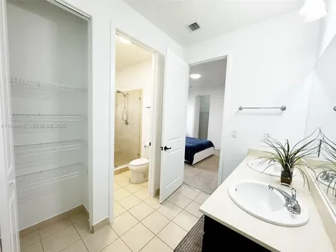3209 W 98th Place Hialeah FL 33018