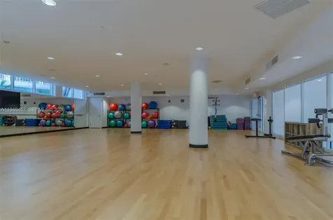 20281 E Country Club Drive Aventura FL 33180
