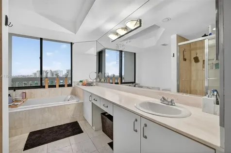 1000 Island Boulevard Aventura FL 33160