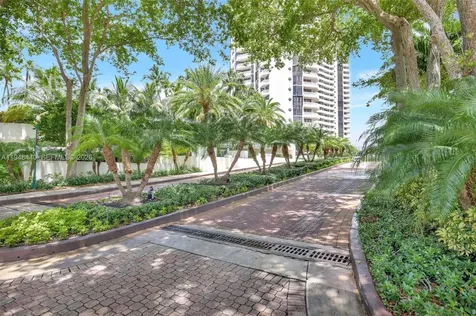 1000 Island Boulevard Aventura FL 33160