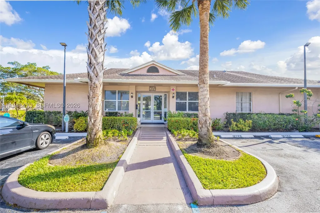 680 Cypress Club Way Deerfield Beach FL 33064