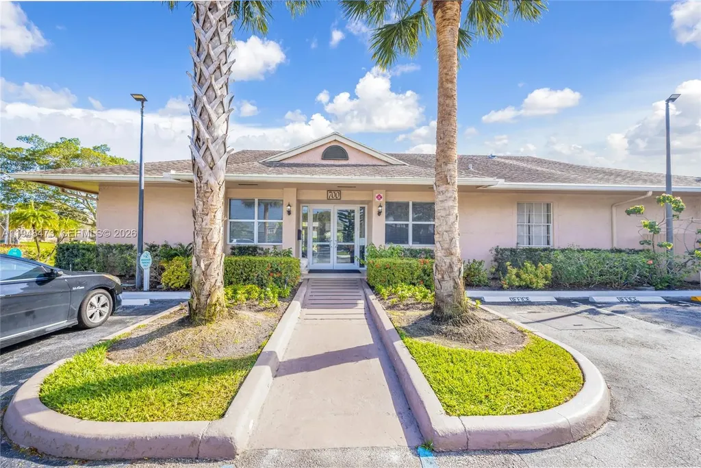 680 Cypress Club Way Deerfield Beach FL 33064