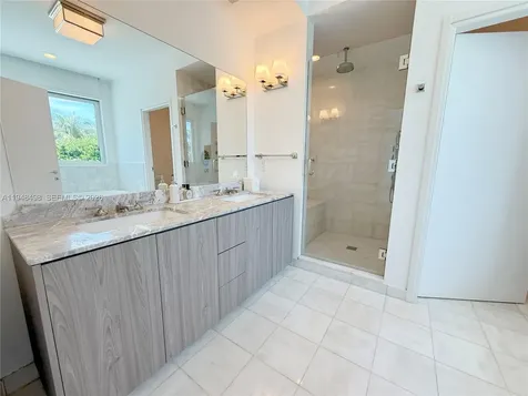 50 S Pointe Drive Miami Beach FL 33139