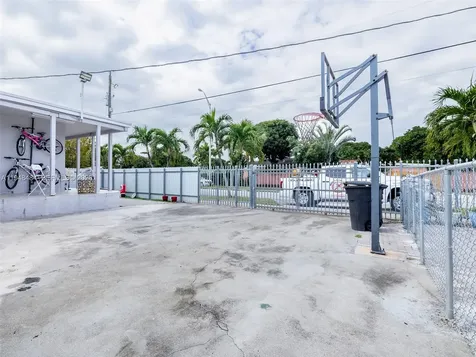 201 E 44th Street Hialeah FL 33013