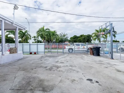 201 E 44th Street Hialeah FL 33013