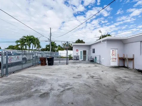 201 E 44th Street Hialeah FL 33013