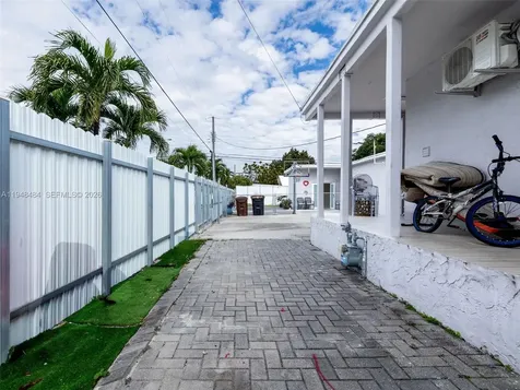 201 E 44th Street Hialeah FL 33013