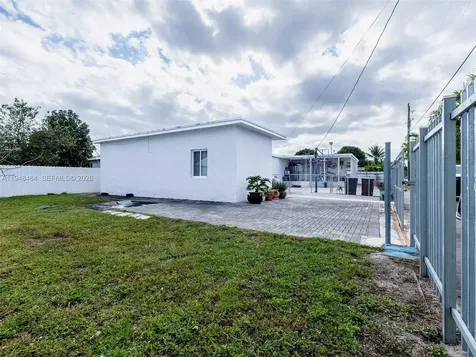 201 E 44th Street Hialeah FL 33013