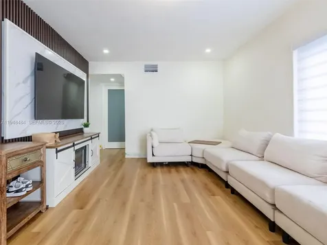 201 E 44th Street Hialeah FL 33013
