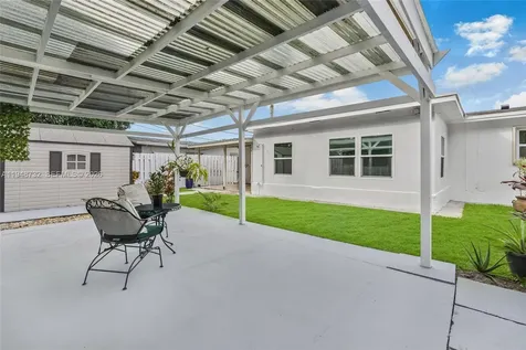 8440 NW 28th Place Sunrise FL 33322