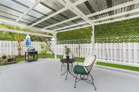 8440 NW 28th Place Sunrise FL 33322