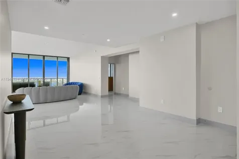 700 NE 24 Miami FL 33137