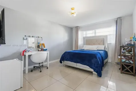 469 N Pine Island Road Plantation FL 33324