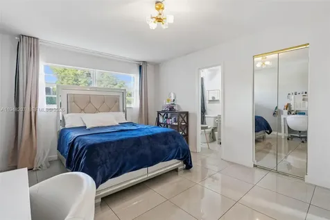 469 N Pine Island Road Plantation FL 33324