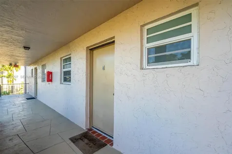 469 N Pine Island Road Plantation FL 33324