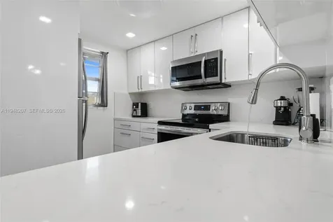 469 N Pine Island Road Plantation FL 33324