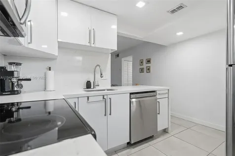 469 N Pine Island Road Plantation FL 33324