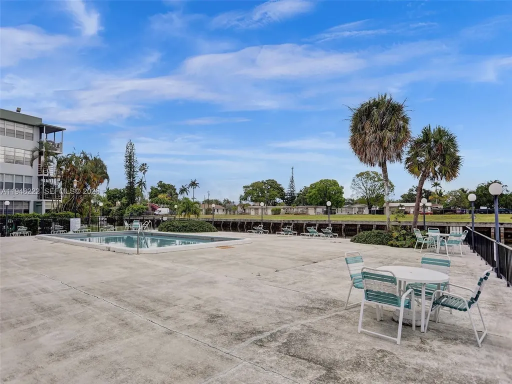 2771 Taft Street Hollywood FL 33020