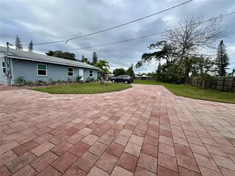 4 Helwig Terrace Deerfield Beach FL 33064
