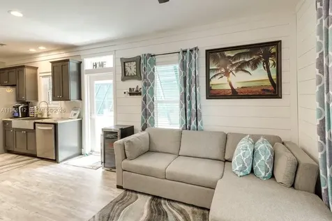 101 11th Street Ocean, Unit 17 Marathon FL 33050