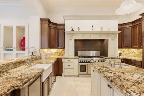 8252 SW 52nd Avenue Miami FL 33143