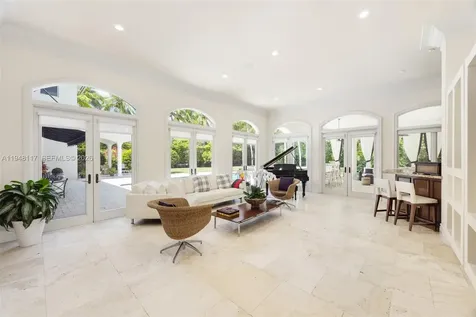 8252 SW 52nd Avenue Miami FL 33143
