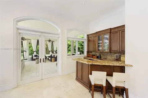 8252 SW 52nd Avenue Miami FL 33143