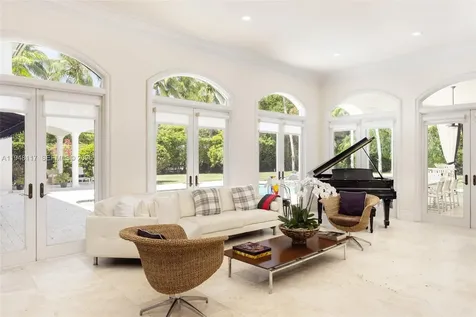 8252 SW 52nd Avenue Miami FL 33143