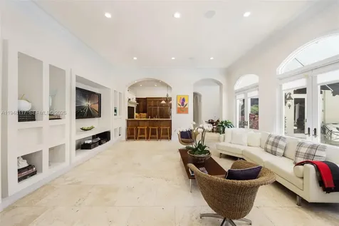 8252 SW 52nd Avenue Miami FL 33143