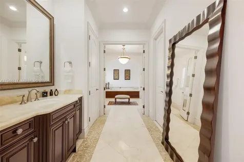 8252 SW 52nd Avenue Miami FL 33143