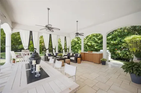 8252 SW 52nd Avenue Miami FL 33143