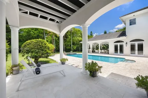 8252 SW 52nd Avenue Miami FL 33143