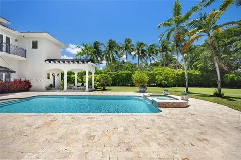 8252 SW 52nd Avenue Miami FL 33143