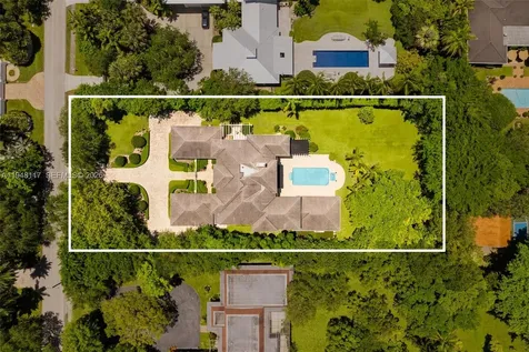 8252 SW 52nd Avenue Miami FL 33143