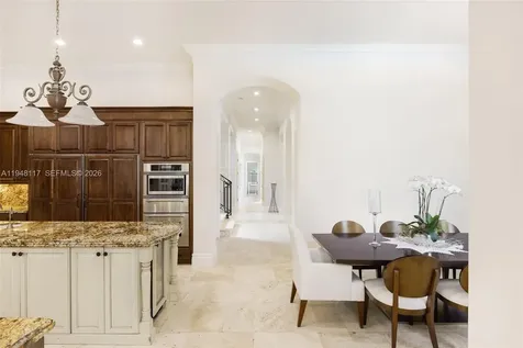 8252 SW 52nd Avenue Miami FL 33143