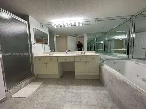 17275 Collins Avenue Sunny Isles Beach FL 33160