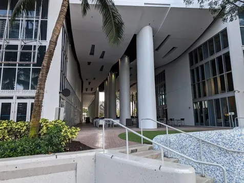 175 SW 7th Street Miami FL 33130