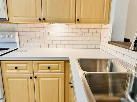 8826 W Flagler Street Miami FL 33174