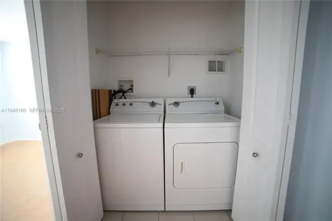 8826 W Flagler Street Miami FL 33174