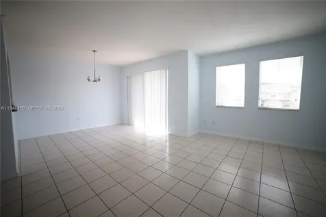 8826 W Flagler Street Miami FL 33174